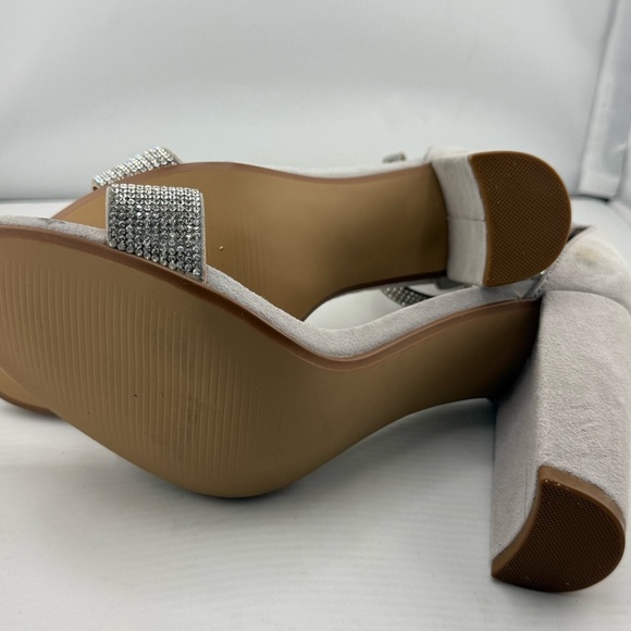 Steve Madden Gray Chunky Heel Sandals - Picture 5 of 5